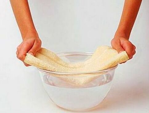 Mampatkan dengan tuala yang direndam dalam air suam - menyediakan zakar untuk bersenam